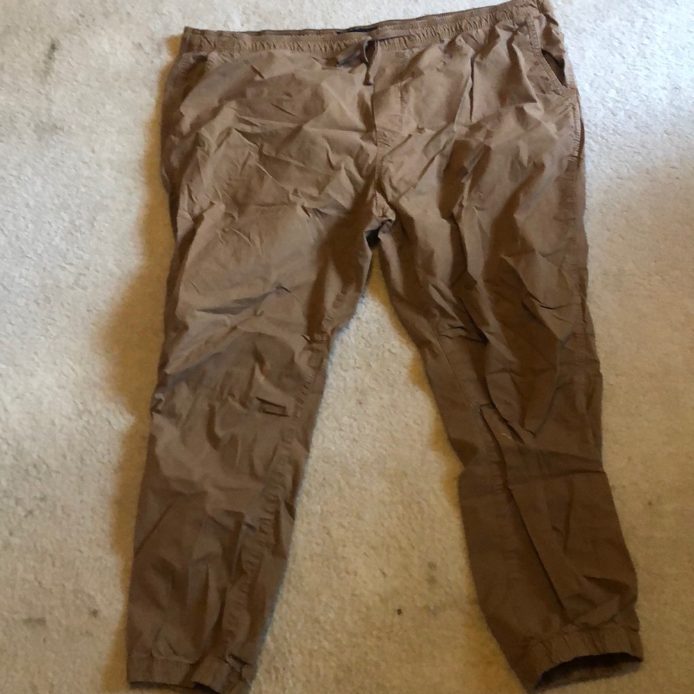 American Eagle Men’s Kaki Joggers